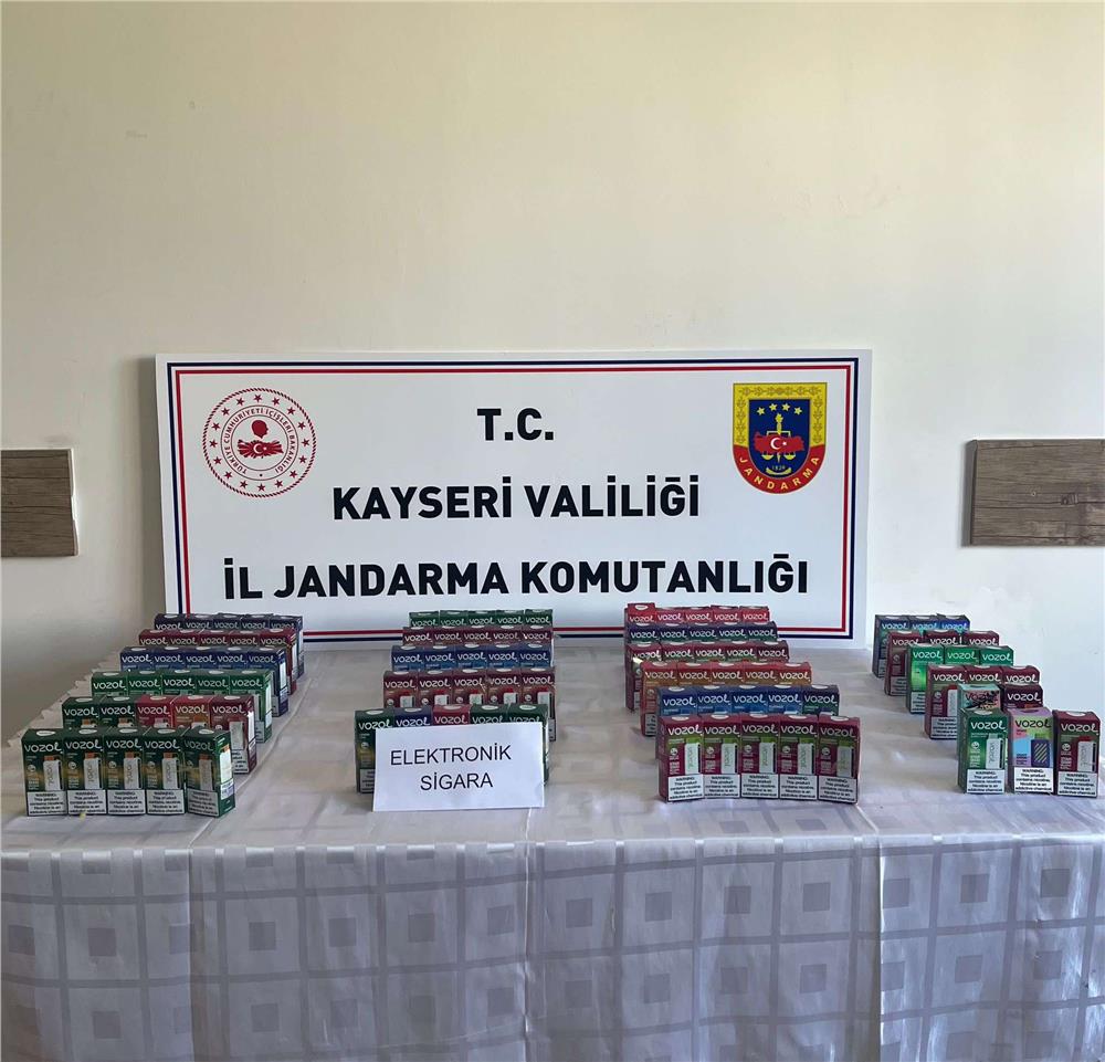 70 bin liralık elektronik sigara ele geçirildi! 70 bin liralık elektronik sigara ele geçirildi!