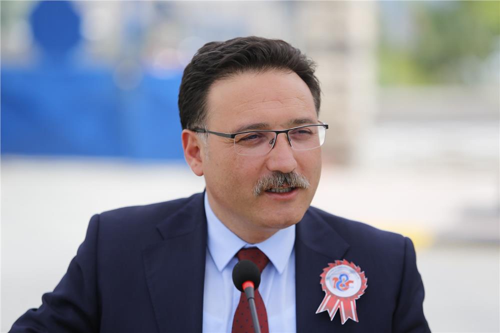 Vali Çiçek: Bayrama erişmenin mutluluğunu yaşıyoruz Vali Çiçek: Bayrama erişmenin mutluluğunu yaşıyoruz
