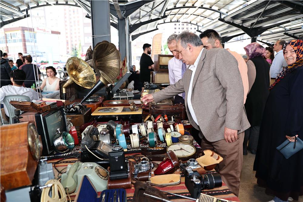 Antikacılar Pazar günü Mevlana'da buluşuyor