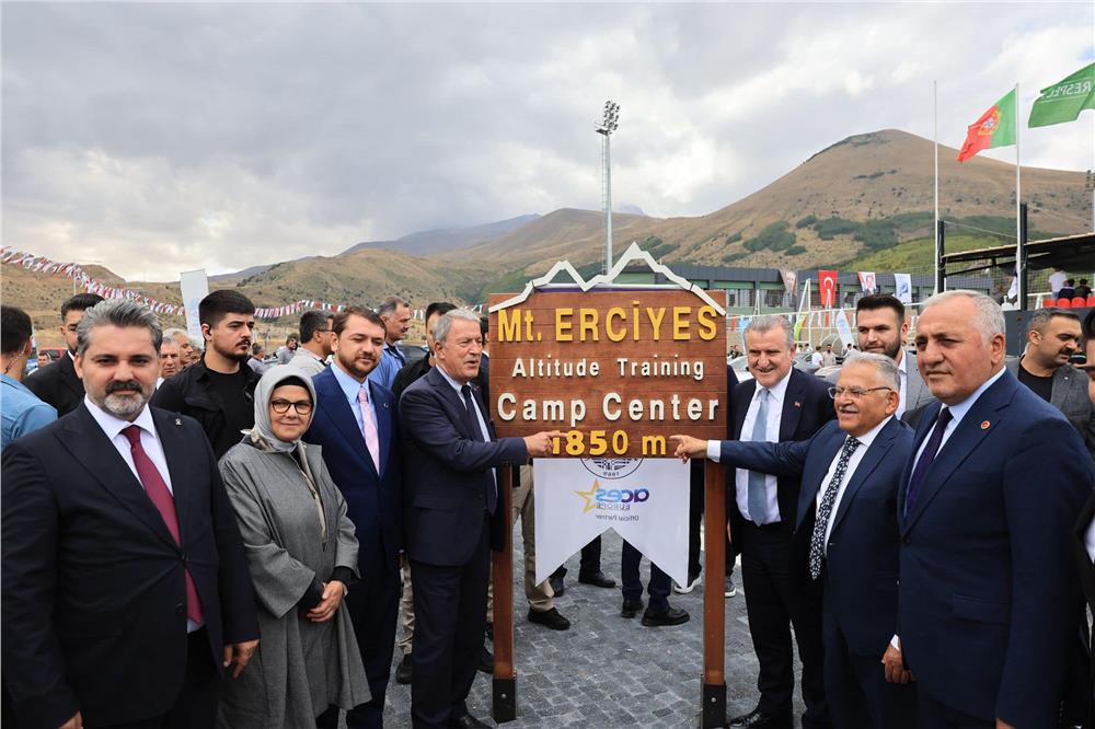 Büyükşehir'in spor alanına damga vuran Erciyes Yüksek İrtifa Kamp Merkezi tanıtıldı Büyükşehir'in spor alanına damga vuran Erciyes Yüksek İrtifa Kamp Merkezi tanıtıldı