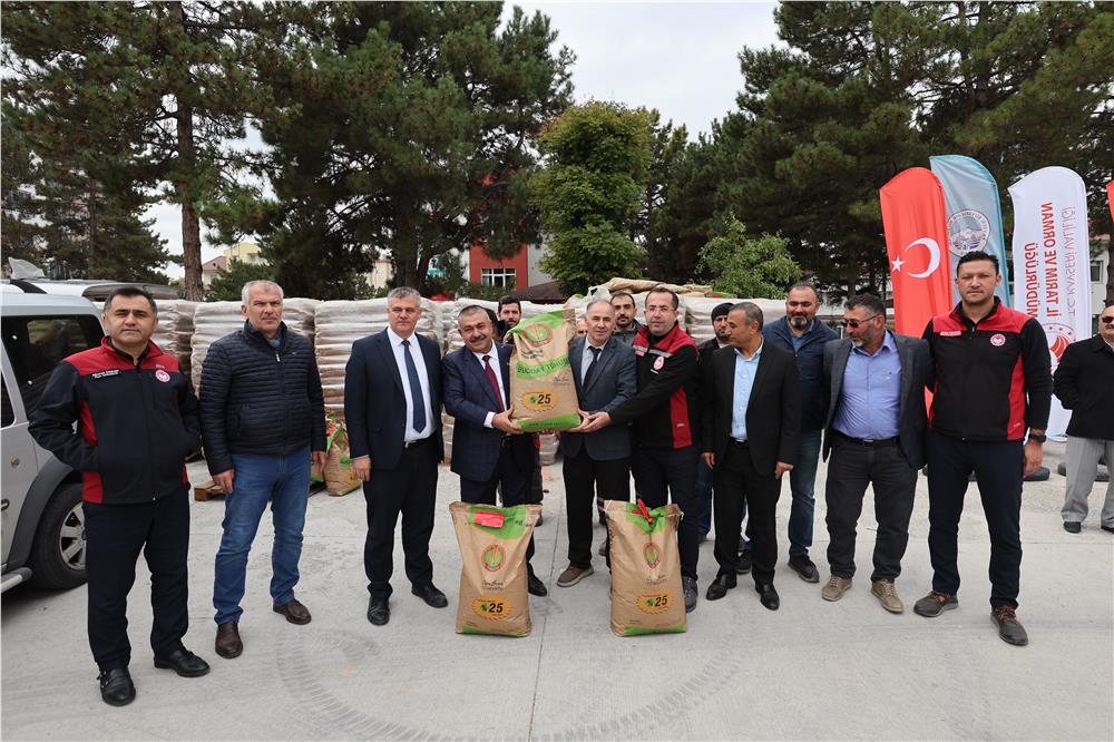 Afet mağduru çiftçilere 250 ton tohum desteği Afet mağduru çiftçilere 250 ton tohum desteği