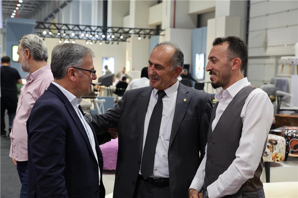 Başkan Özdoğan Mobilya Fuarı'nı ziyaret etti Başkan Özdoğan Mobilya Fuarı'nı ziyaret etti