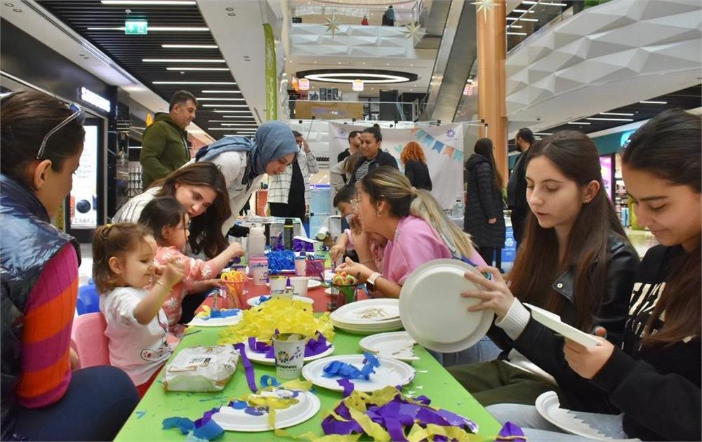 Kocasinan Akademi Çocuk Kulübü, hem öğretiyor hem de eğlendiriyor Kocasinan Akademi Çocuk Kulübü, hem öğretiyor hem de eğlendiriyor