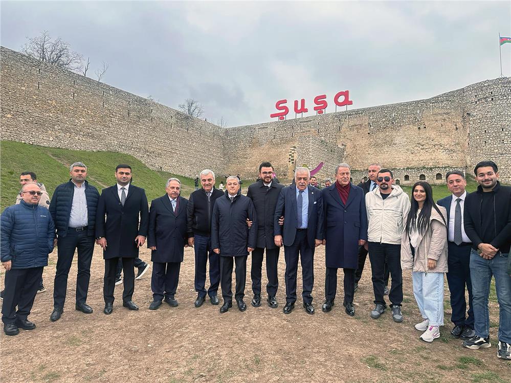 Başkan Yalçın'a Şuşa'da büyük ilgi Başkan Yalçın'a Şuşa'da büyük ilgi