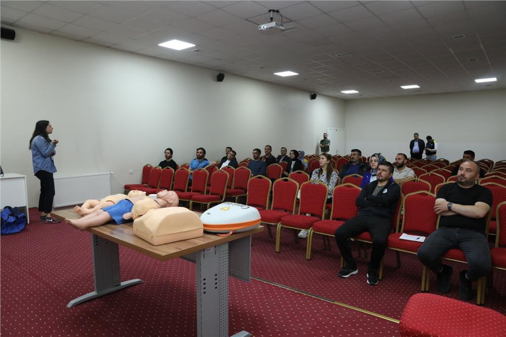 Kayseri Büyükşehir Belediyesi personeline ilk yardım eğitimi