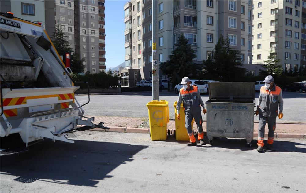 Melikgazi Belediyesi günlük 440 ton çöp topluyor