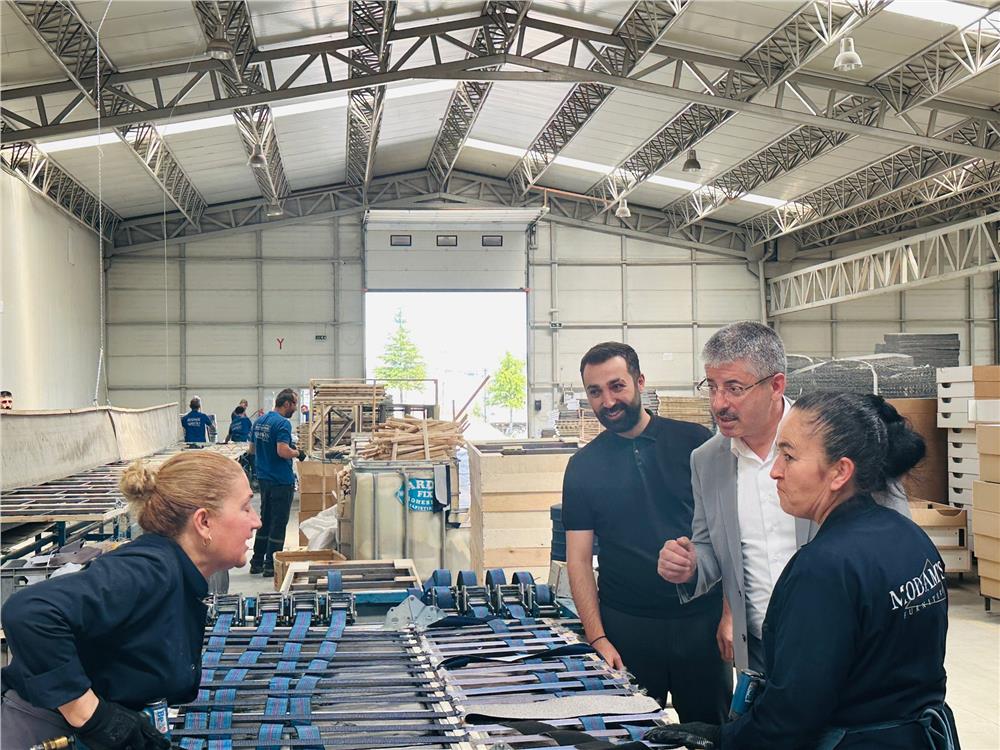 AK Partili Çopuroğlu, Kayserili sanayiciyi dinliyor AK Partili Çopuroğlu, Kayserili sanayiciyi dinliyor