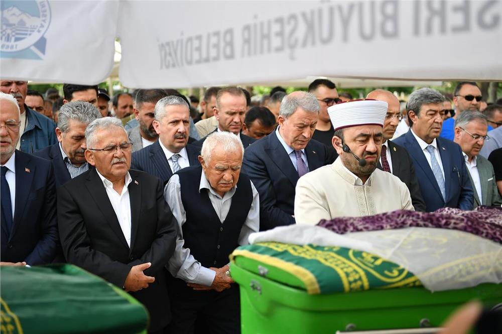 Başkan Büyükkılıç'tan yengesine son görev Başkan Büyükkılıç'tan yengesine son görev