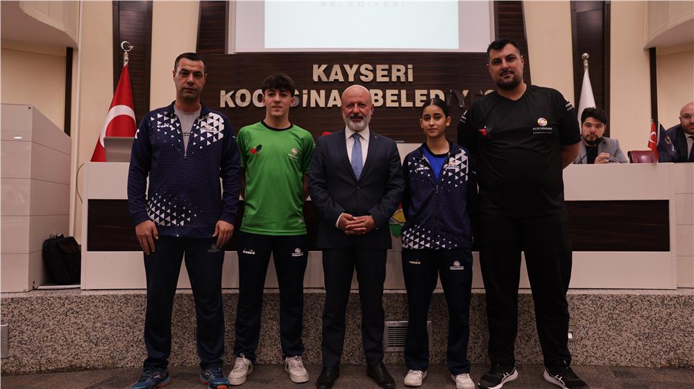 Çolakbayrakdar, şampiyon sporcuları 