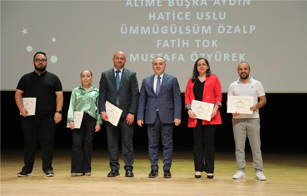 ERÜ'de “2024 Başarı Ödül Töreni” düzenlendi ERÜ'de “2024 Başarı Ödül Töreni” düzenlendi