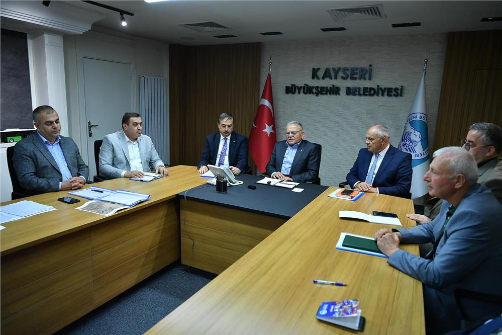 Kayseri'deki belediye başkanları yatırım değerlendirme toplantısında buluştu Kayseri'deki belediye başkanları yatırım değerlendirme toplantısında buluştu