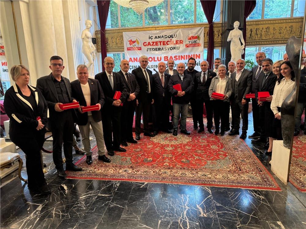 Kayserili gazeteci Demet Öztürk'e Kayserili gazeteci Demet Öztürk'e