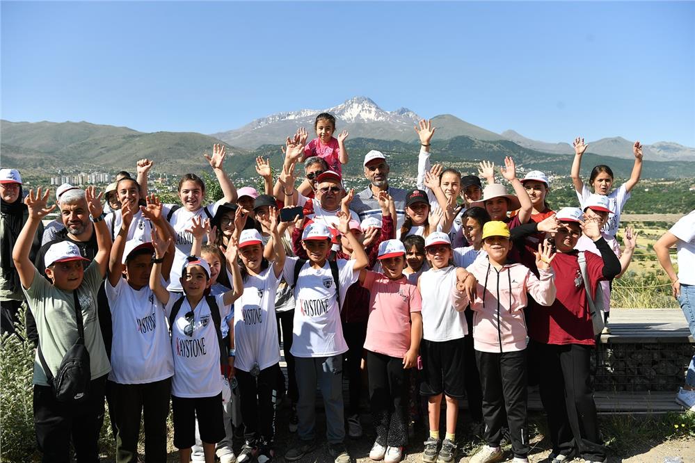 Kayserili vatandaşlar sabah sporu için doğaya koştu Kayserili vatandaşlar sabah sporu için doğaya koştu