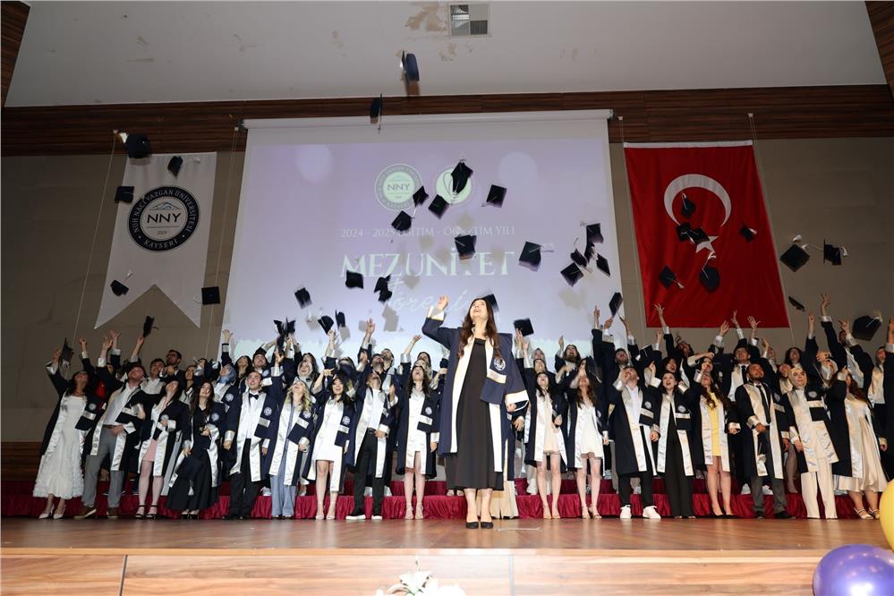 NNYÜ Diş Fakültesi ilk mezunlarını verdi