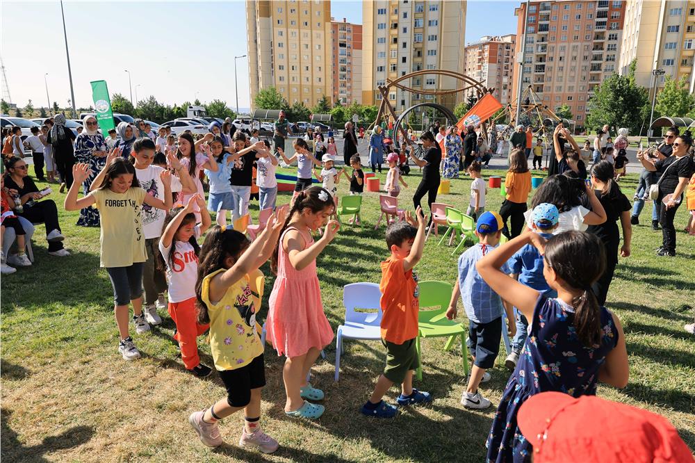 Talas Belediyesi'nden çocuklara karne hediyesi