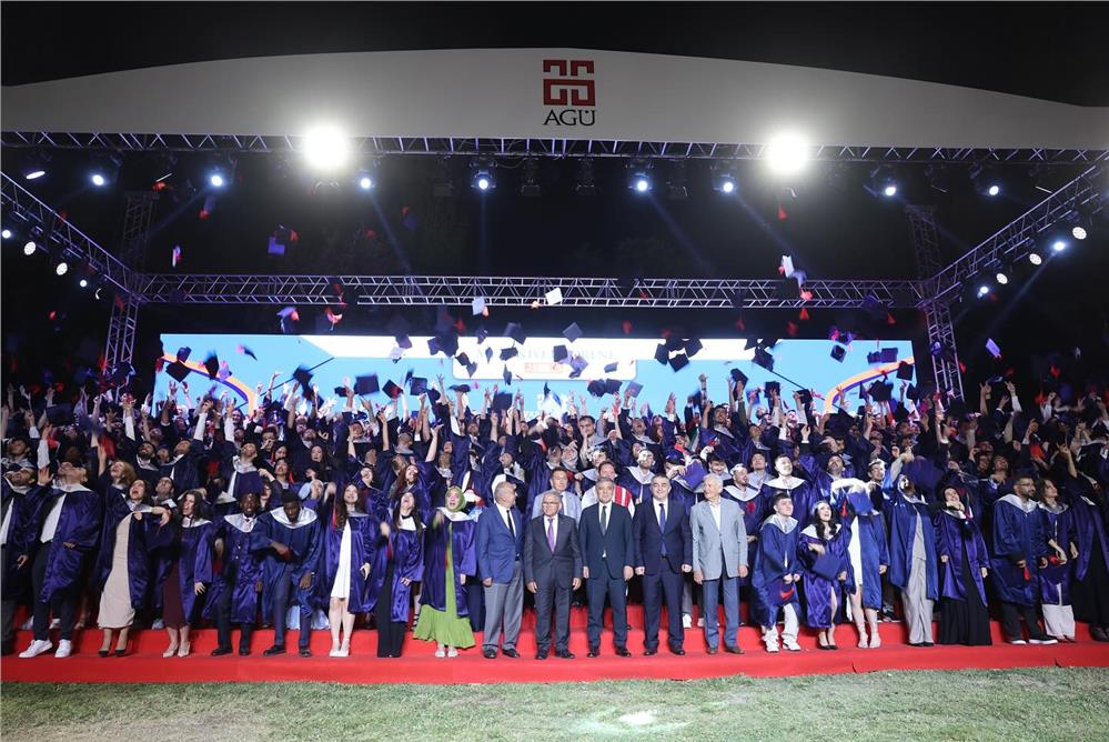 Abdullah Gül Üniversitesi'nde mezuniyet sevinci