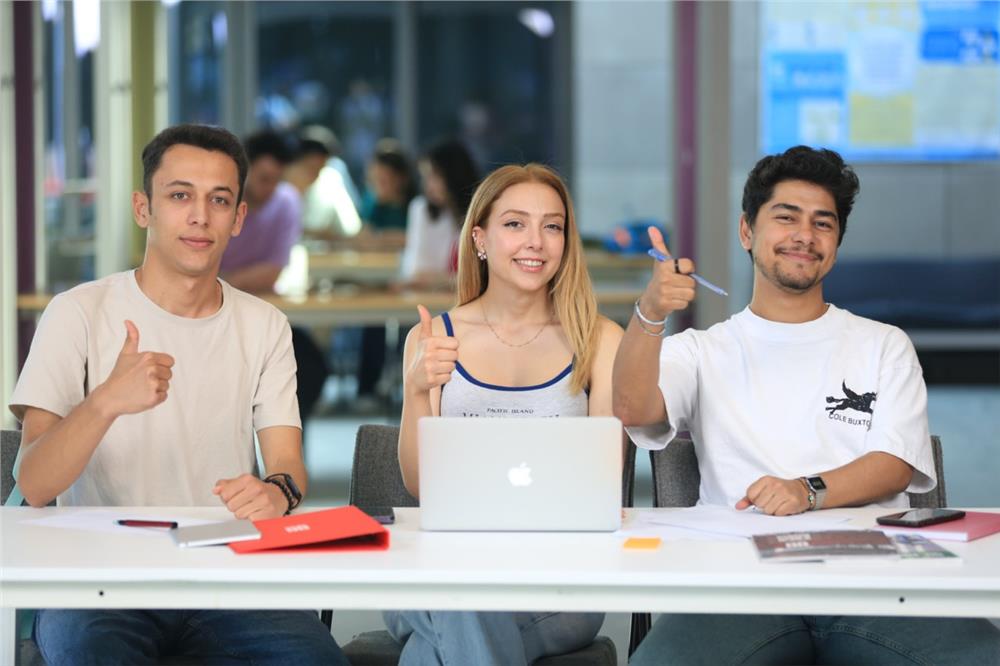 AGÜ öğrenci memnuniyetinde üçüncü sırada AGÜ öğrenci memnuniyetinde üçüncü sırada