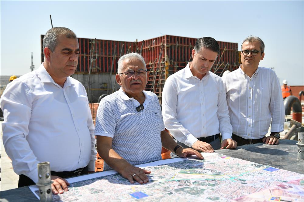 Başkan Büyükkılıç'tan İldem'e 600 yataklı hastane müjdesi Başkan Büyükkılıç'tan İldem'e 600 yataklı hastane müjdesi