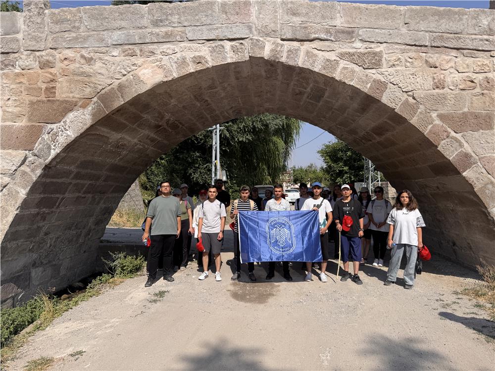 Gençler, Koramaz Vadisi yürüyüşü ile doğanın kalbine dokundu