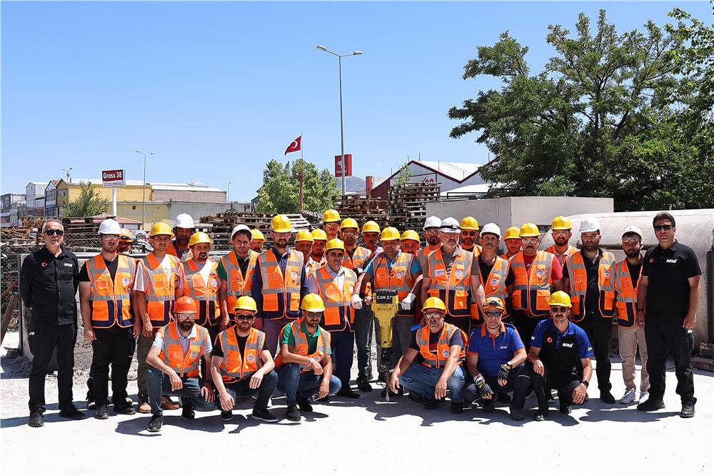 Kayseri Büyükşehir ve AFAD'dan afetlere hazırlıkta saha eğitimleri Kayseri Büyükşehir ve AFAD'dan afetlere hazırlıkta saha eğitimleri