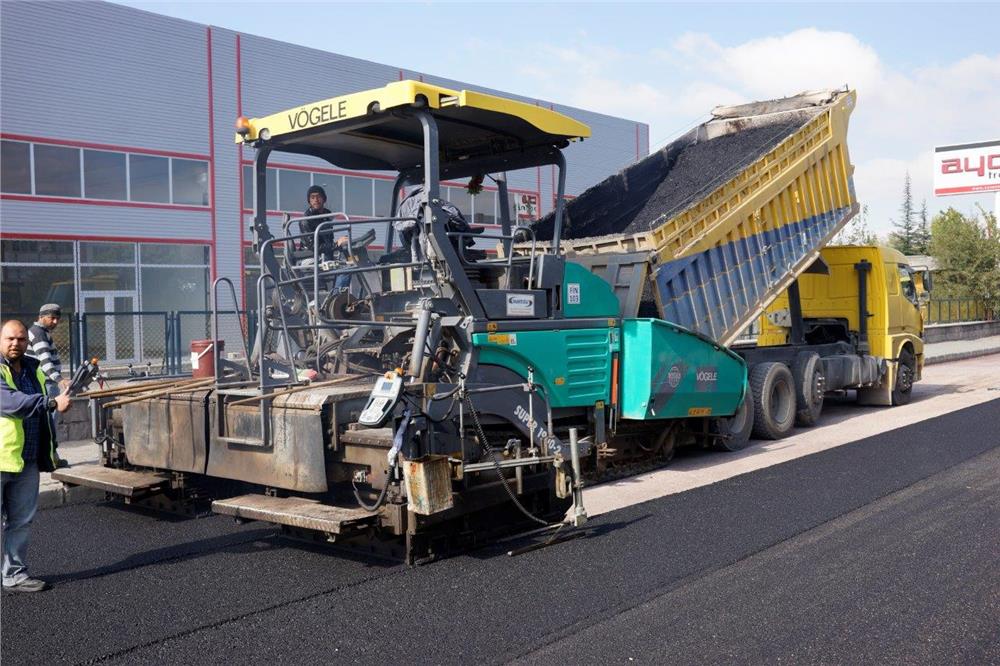 Kayseri OSB'de asfalt yenileme çalışmaları hız kesmeyecek Kayseri OSB'de asfalt yenileme çalışmaları hız kesmeyecek