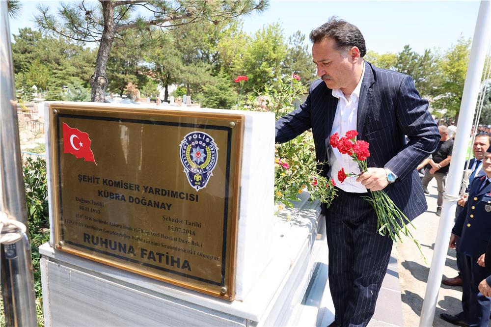 Vali Çiçek: 15 Temmuz; bağımsızlık aşkının en somut göstergesidir Vali Çiçek: 15 Temmuz; bağımsızlık aşkının en somut göstergesidir