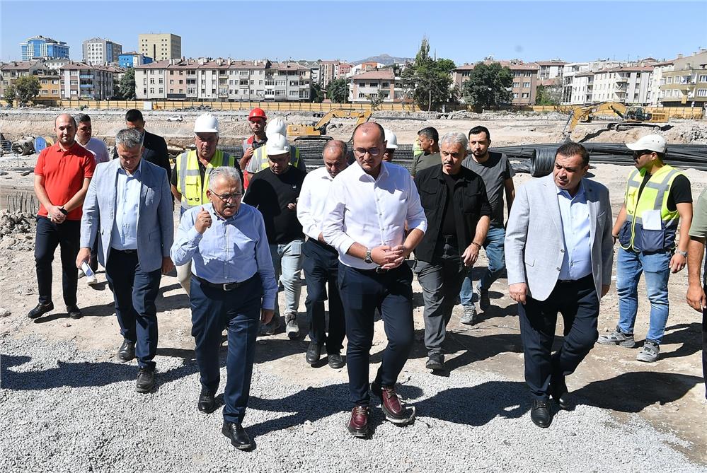 Büyükkılıç, Sahayibe Kentsel Dönüşüm Projesi'ni yerinde inceledi Büyükkılıç, Sahayibe Kentsel Dönüşüm Projesi'ni yerinde inceledi
