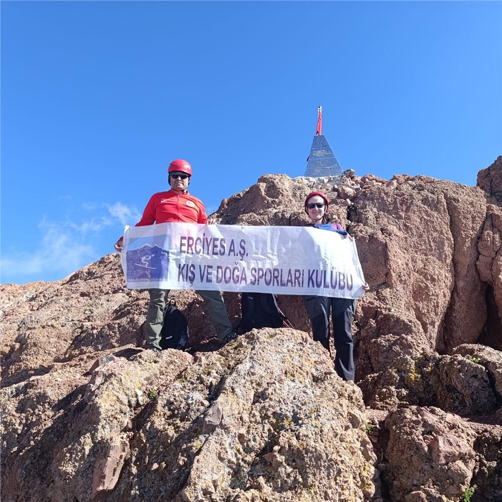 Doğaseverlere Erciyes'te zirve yolculuğu Doğaseverlere Erciyes'te zirve yolculuğu