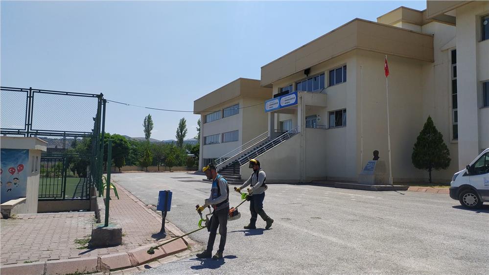 Hacılar Belediyesi ilçedeki okulları temizliyor Hacılar Belediyesi ilçedeki okulları temizliyor