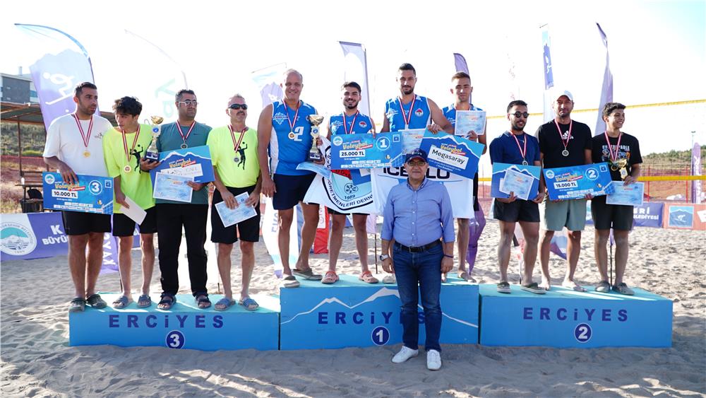 Kayseri'nin en havalı plaj voleybol turnuvası tamamlandı Kayseri'nin en havalı plaj voleybol turnuvası tamamlandı
