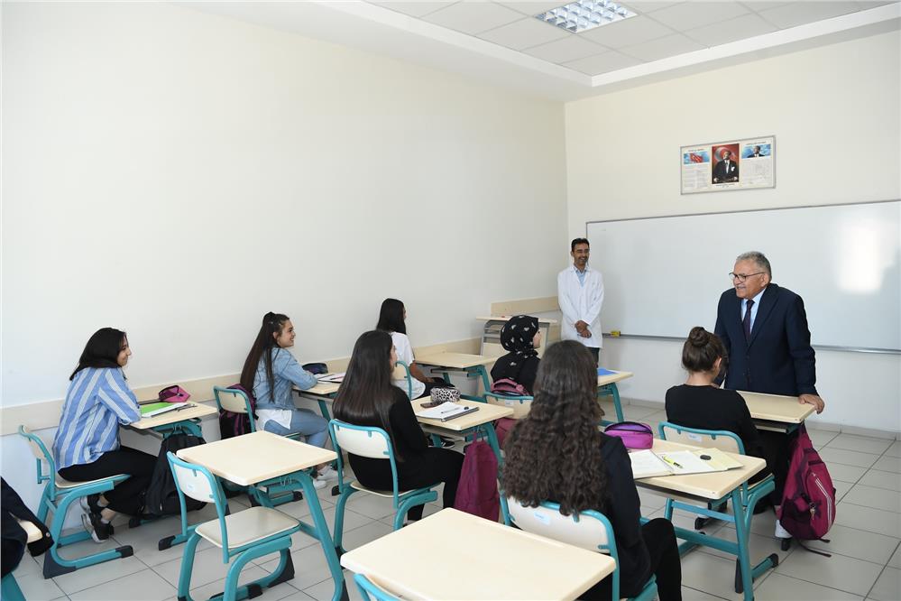 Kayseri'nin gururu KAYMEK, 2025 YKS'de de gururlandırdı Kayseri'nin gururu KAYMEK, 2025 YKS'de de gururlandırdı