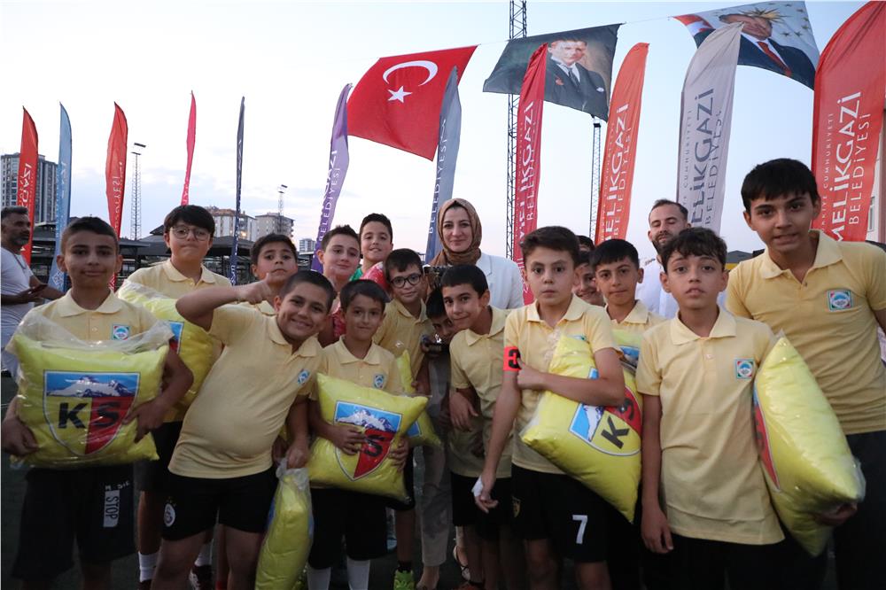 Melikgazi'de tesisler arası şampiyon Yeniköy oldu