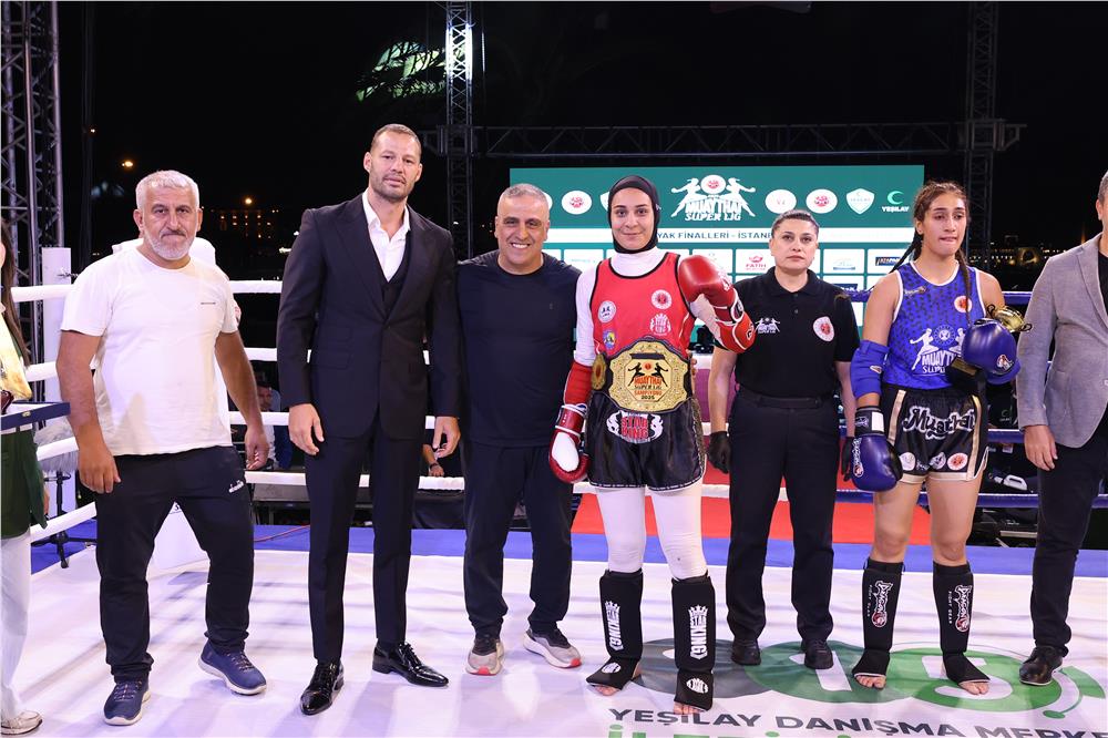 Muaythai şampiyonları sağlıklı gelecek için ringde