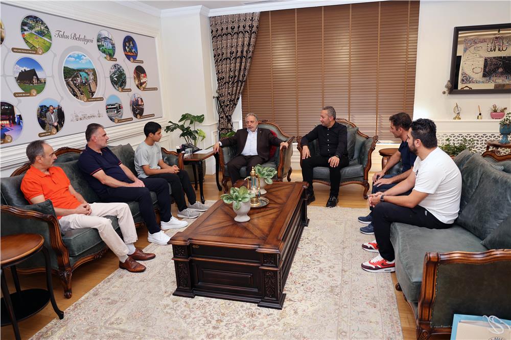 Talas Belediyespor'un gururu Çiğdem'den Başkan Yalçın'a ziyaret