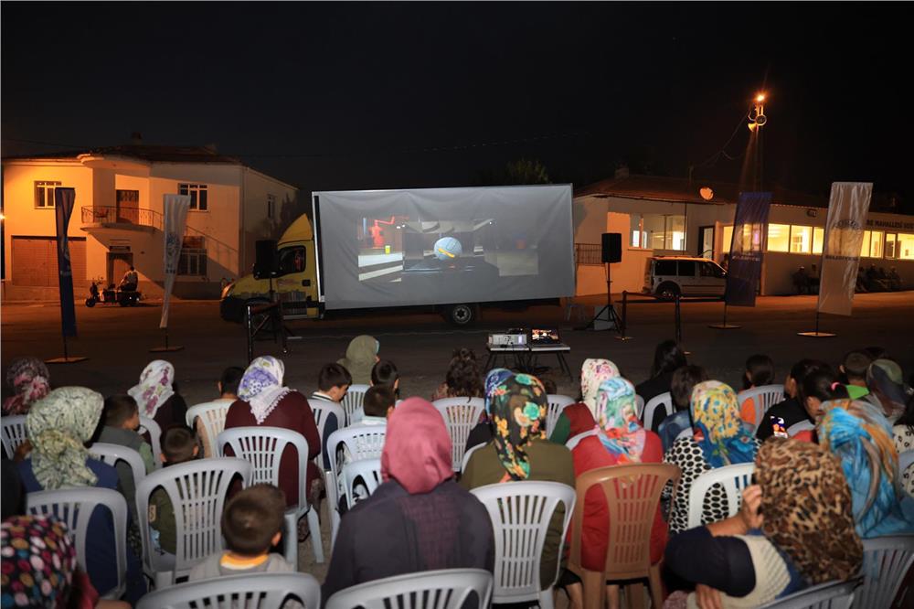 Talas kırsalında yazlık sinema keyfi Talas kırsalında yazlık sinema keyfi