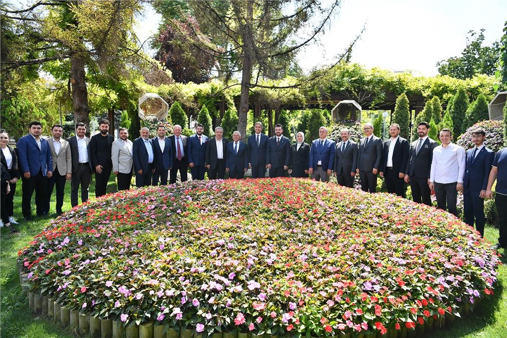 AK Parti Genel Başkan Yardımcısı Demir: Kayseri Büyükşehir'in marka değeri var AK Parti Genel Başkan Yardımcısı Demir: Kayseri Büyükşehir'in marka değeri var