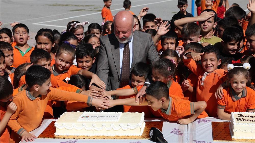 Başkan Çolakbayrakdar minik öğrencilerle buluştu