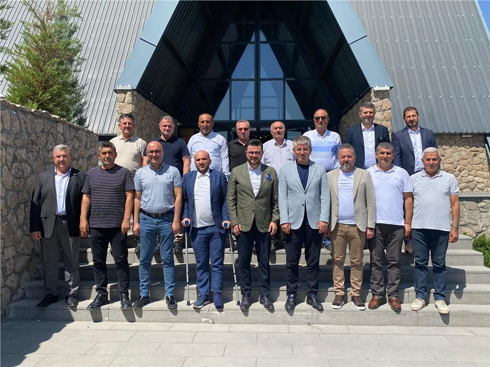 Çopuroğlu, ilçe başkanlarıyla bir araya geldi Çopuroğlu, ilçe başkanlarıyla bir araya geldi