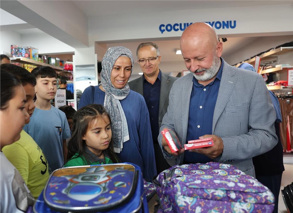 Kocasinan'da hiçbir çocuk kırtasiyesiz kalmıyor
