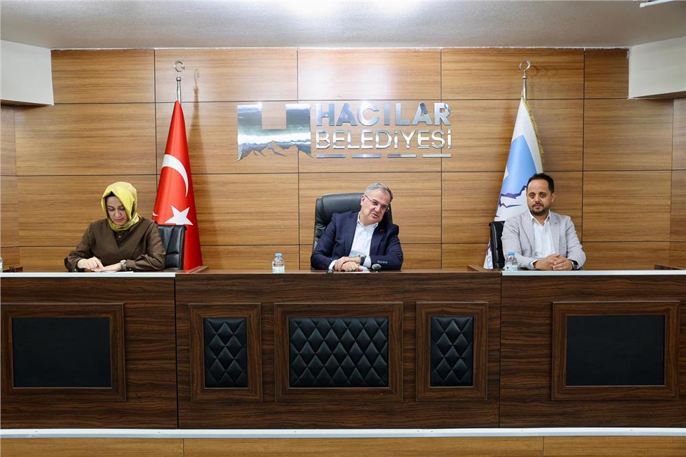 Özdoğan: Geleceğe daha güçlü bir Hacılar bırakacağız Özdoğan: Geleceğe daha güçlü bir Hacılar bırakacağız