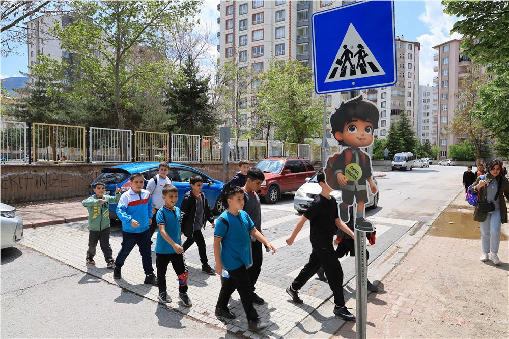 Talas'ta okul geçitleri hem sevimli hem de güvenli