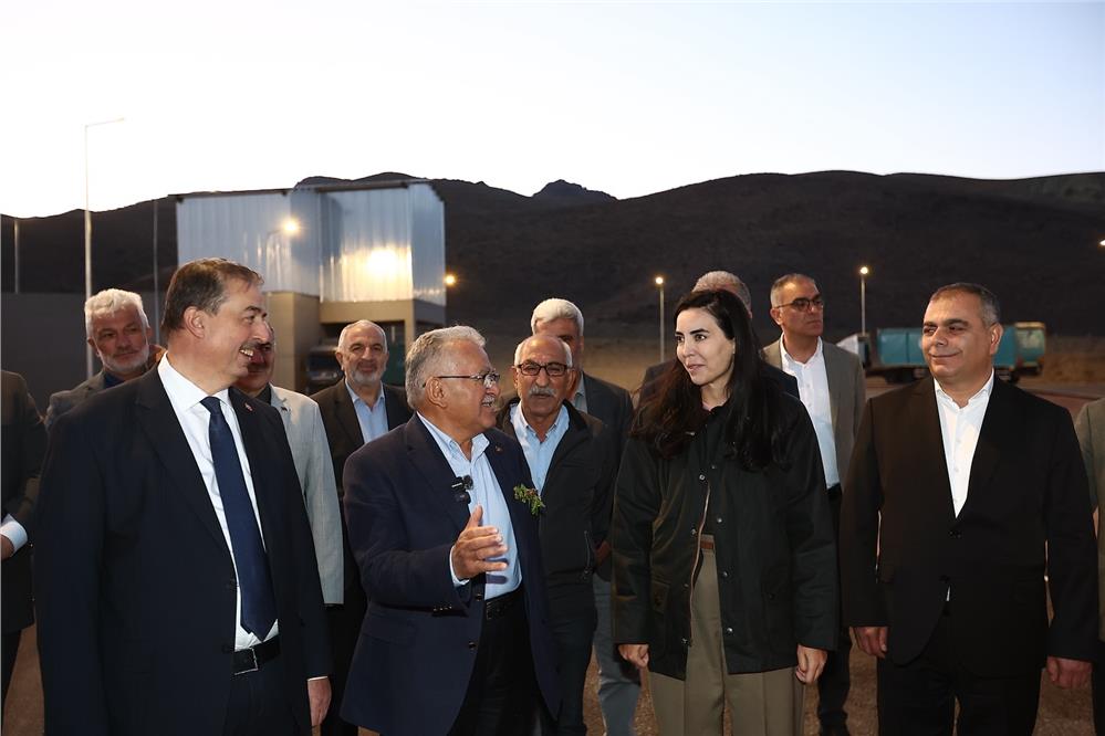 Başkan Büyükkılıç'tan, Yeşilhisar'da iki ayrı ziyaret Başkan Büyükkılıç'tan, Yeşilhisar'da iki ayrı ziyaret