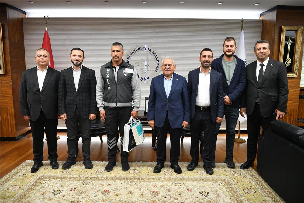 Hayat kurtaran o personele teşekkür belgesi verildi