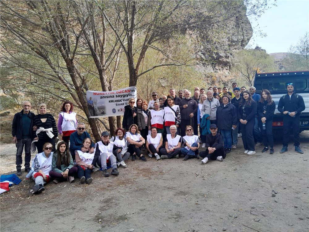 KİGDER üyeleri Kırlangıç Vadisi'nde temizlik yaptı KİGDER üyeleri Kırlangıç Vadisi'nde temizlik yaptı