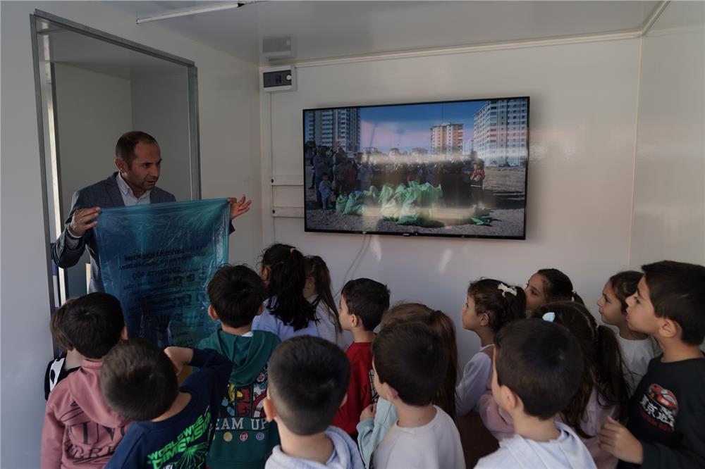Melikgazi Belediyesi eğitimi öğrencilerin ayağına götürüyor