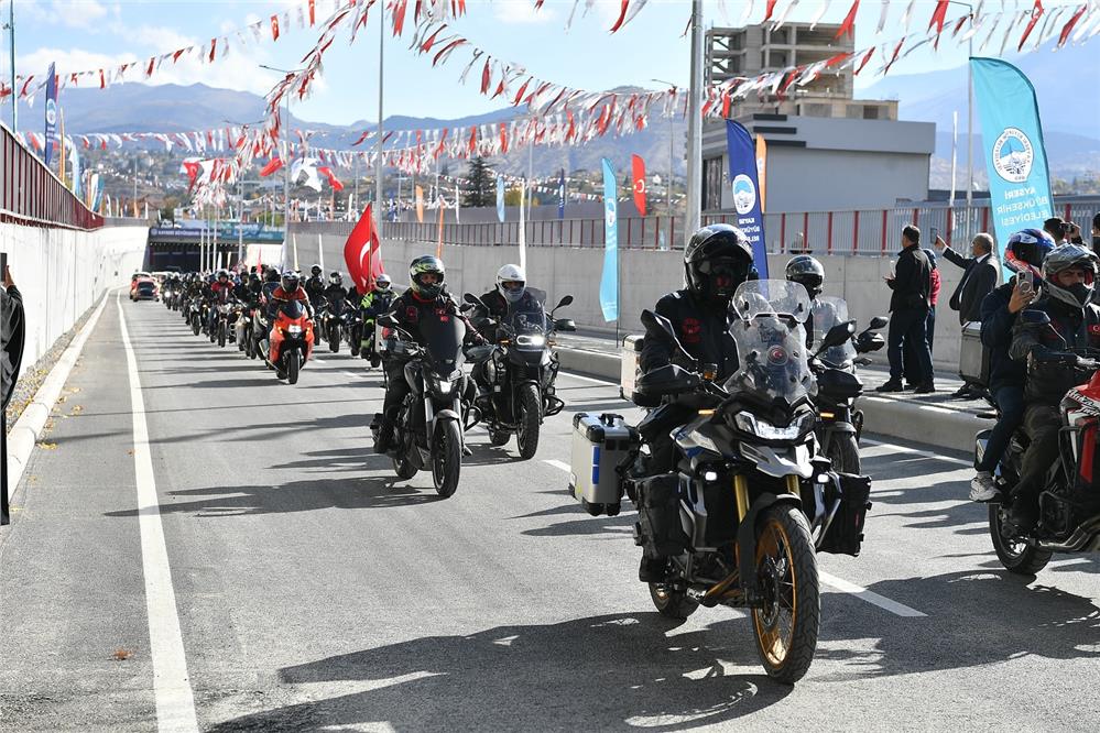 O kavşak, söz verildiği tarihte açıldı! O kavşak, söz verildiği tarihte açıldı!