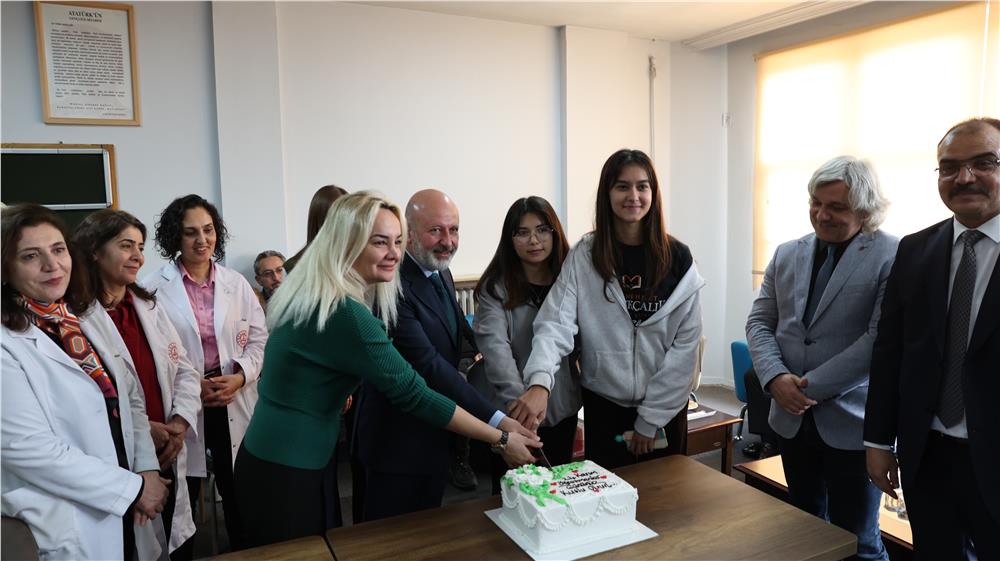 Çolakbayrakdar'dan öğretmenlere kahve hediyesi