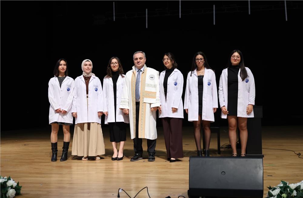 ERÜ Tıp'ta Dönem 1 öğrencileri önlük giydi