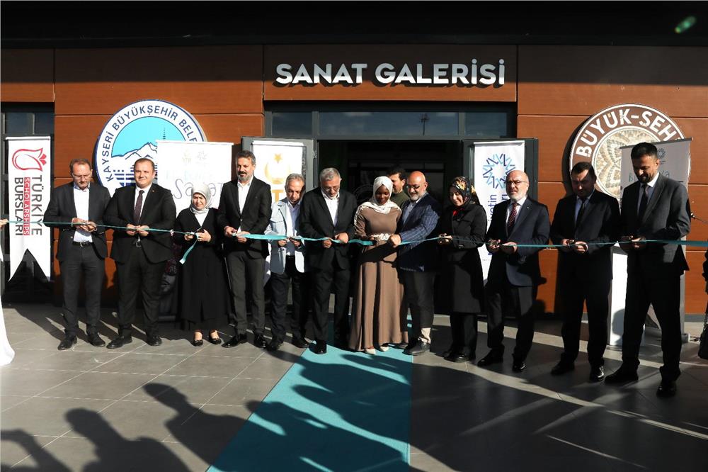 Kayseri'de Bi' Dünya Sanat sergisi açıldı Kayseri'de Bi' Dünya Sanat sergisi açıldı