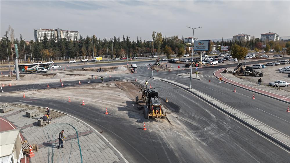 Talas Bulvarı ERÜ Kavşağı'ndaki düzenleme çalışmaları sürüyor